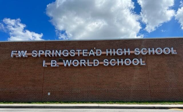 Photo of the Springstead school name on top of their building